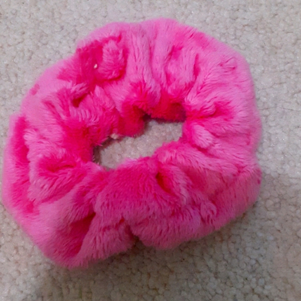 PINK SCRUNCHIE